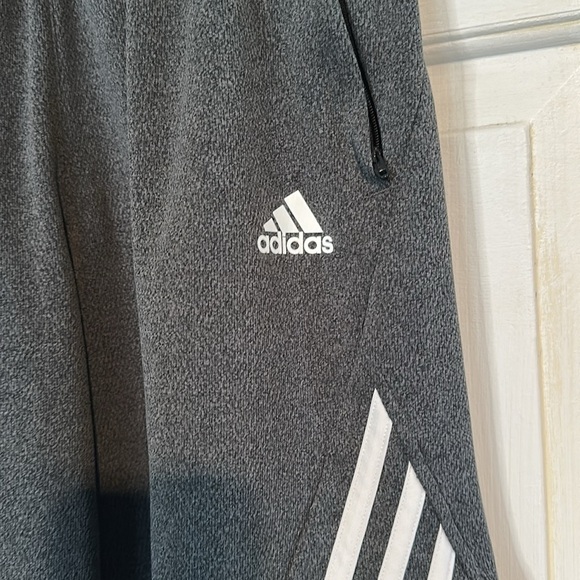 Adidas Men’s Basketball short size small - Picture 2 of 4